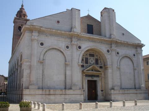 Fotografia: San Francesco Tempio Malatestiano]), Kościół Św. Franciszka mauzoleum Malatestów, Leone Battista Alberti